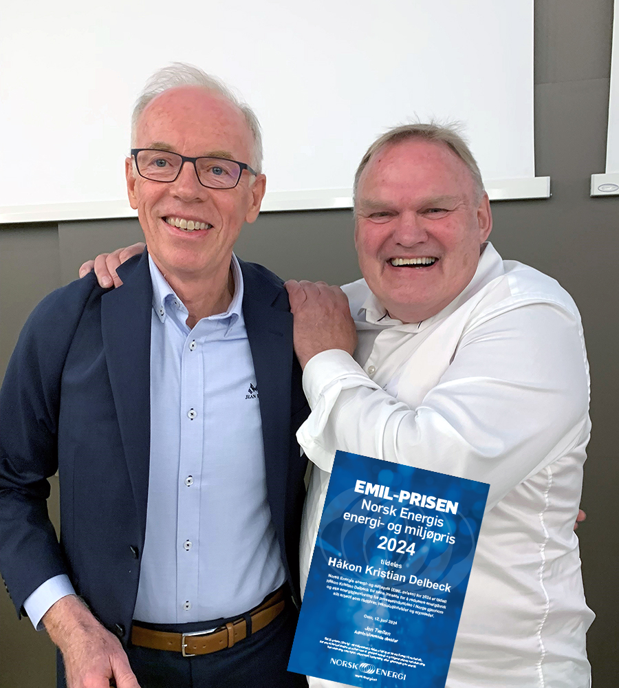 Håkon Kristian Delbeck (tv) og Jon Tveiten, adm. direktør i Norsk Energi, på Generalforsamlingen/Årsmøtet til Norsk Energi den 12. juni, der Delbeck fikk EMIL-prisen. Foto: Hans Borchsenius/Norsk Energi. 