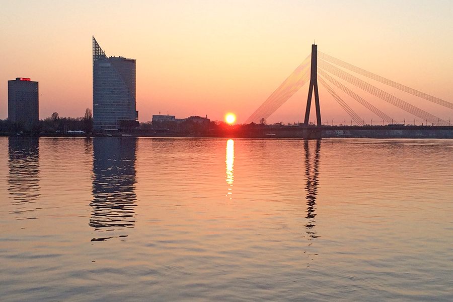 Solnedgang i Riga. Foto: Hans Borchsenius