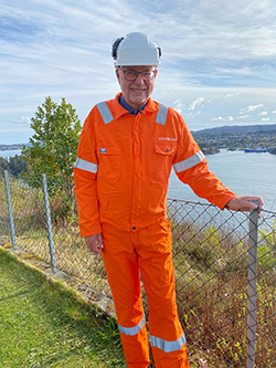 Odd Dåvøy pensjonist portrett 6 på verandaen
