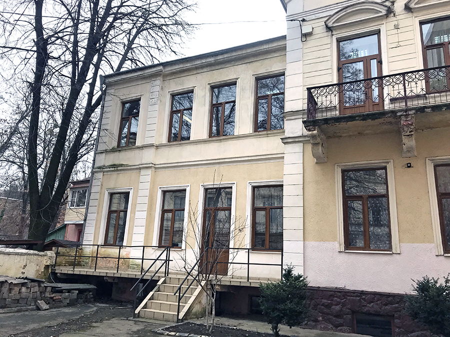 Denne poliklinikken i Ivano-Frankivsk er en fredet historisk bygning. Dette stiller ekstra krav til prosjekteringen av ENØK-tiltak.